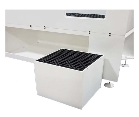 A grooming step stool for pets, designed to help animals easily reach grooming tables, with a sturdy and non-slip surface for safety.