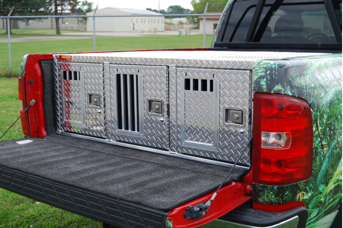 wens Hunter Series Triple Compartment Dog Box Crate Wheel Notches heavy duty hunting dog box with ventilation for secure transport in truck bed
