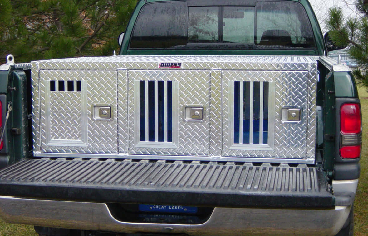 wens Hunter Series Triple Compartment Dog Box Crate Wheel Notches heavy duty hunting dog box with ventilation for secure transport in truck bed