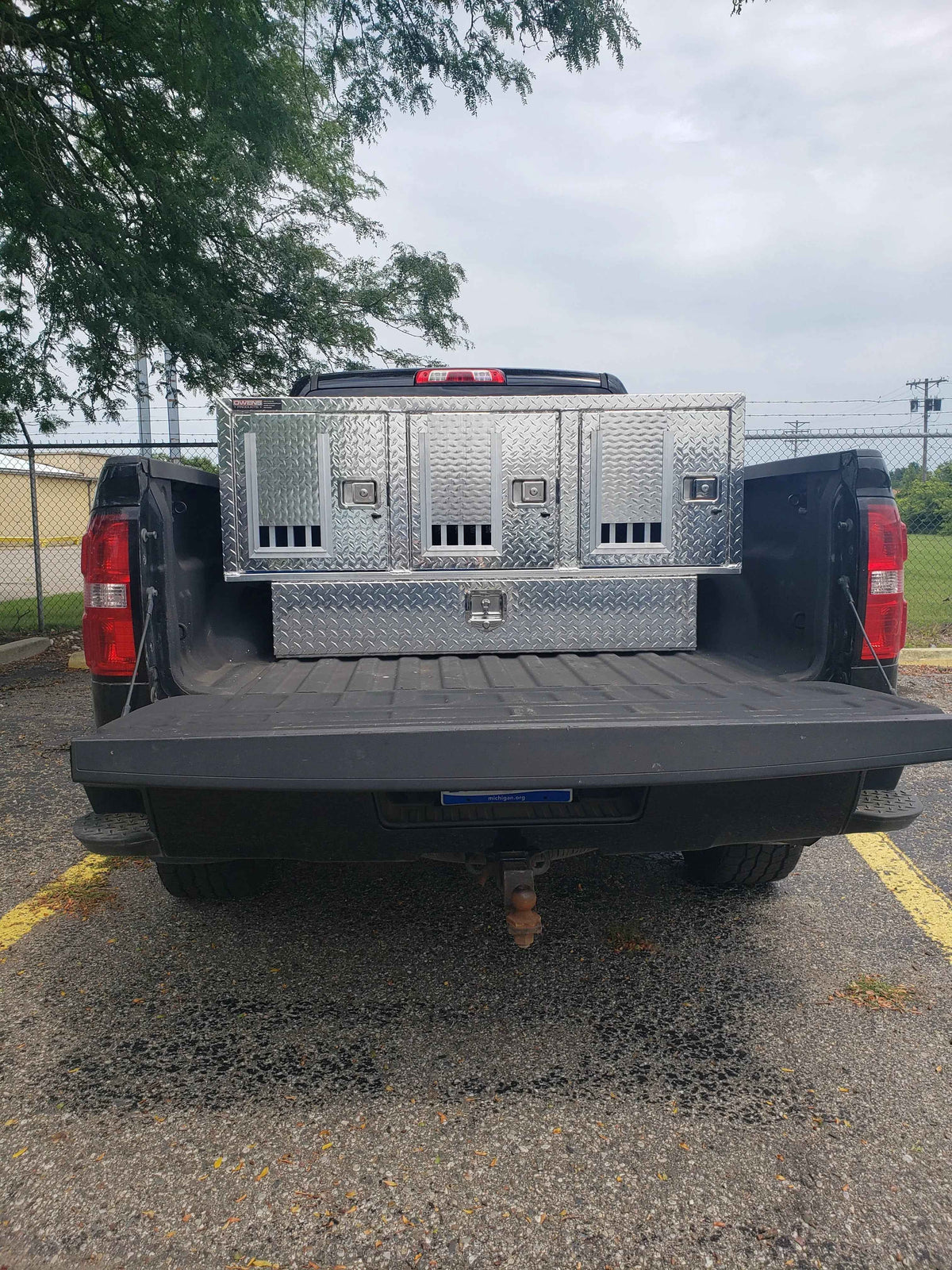 Owens Dog Box 55111 Pro Hunter Triple Compartment Bottom Storage 58"W x 40"D x 28"H - 20240722_123139