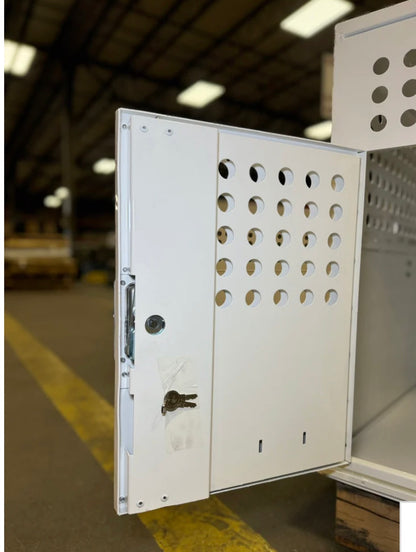 Dog Crate 55331 Professional K9 Series XL – Tactical Aluminum Dog Crate 26″W x 40″D x 30″H – White Mill Finish & Ventilation