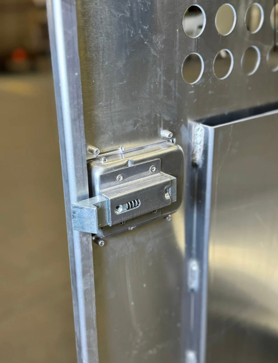 Owens Dog Box 55600 Professional K9 Series Kennel / 46.5 W x 133 D x 63.5 H / Hole Ventilation / Mill Finish Aluminum