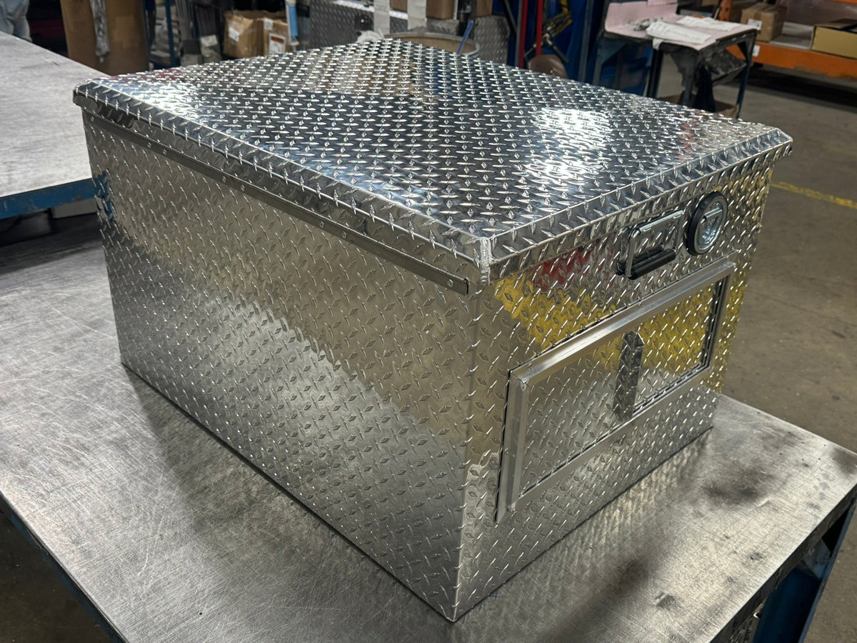 Owens Dog Box 55018 Double Compartment With Top Storage Standard Vents 36"W x 28.5"D x 22"H - 55018Side_Rear
