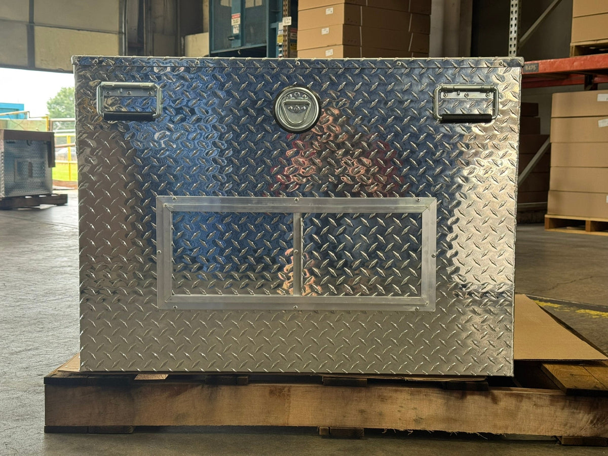 Owens Dog Box 55158 Triple Compartment No Storage Tall Standard Vents 48"W x 36"D x 26"H - 55158SideVentClosed