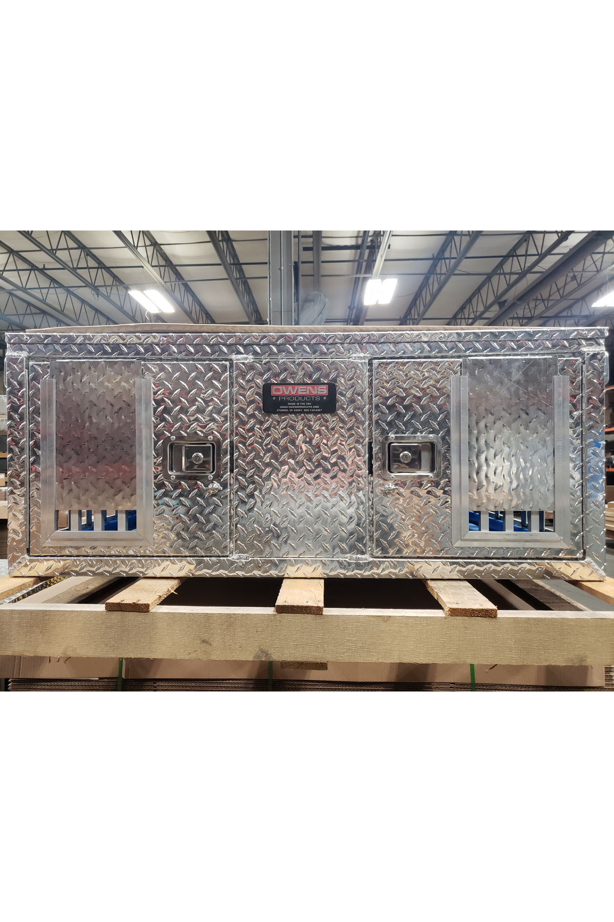 Owens Dog Box 55477 Shallow Double Compartment All Season Vents 48"W x 36"D x 20"H - 55477