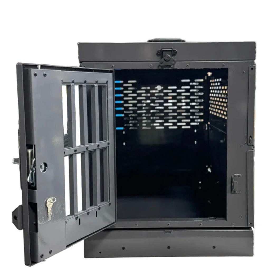 interior view of extra large k9 transport crate for military and law enforcement dogs as well as hunting dogs, and k9 handlers dogs.
