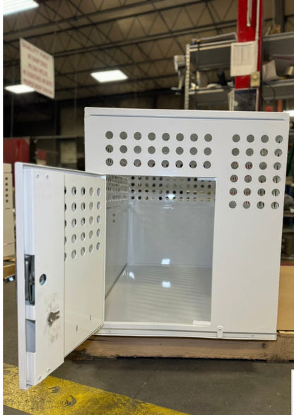 Dog Crate 55331 Professional K9 Series XL – Tactical Aluminum Dog Crate 26″W x 40″D x 30″H – White Mill Finish & Ventilation