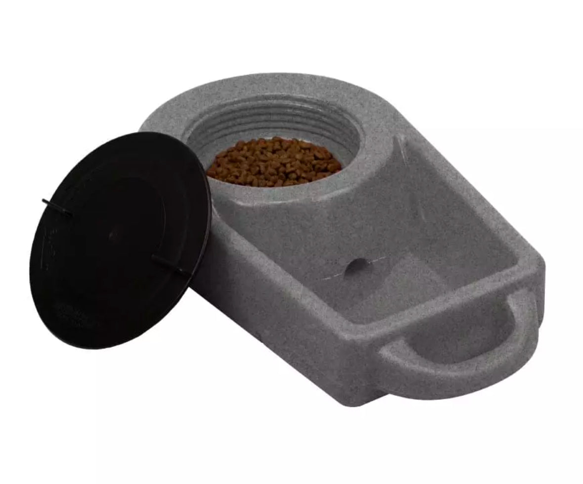 Dakota283 Dine N Dash Feeding and Watering System 2.5 Gallon