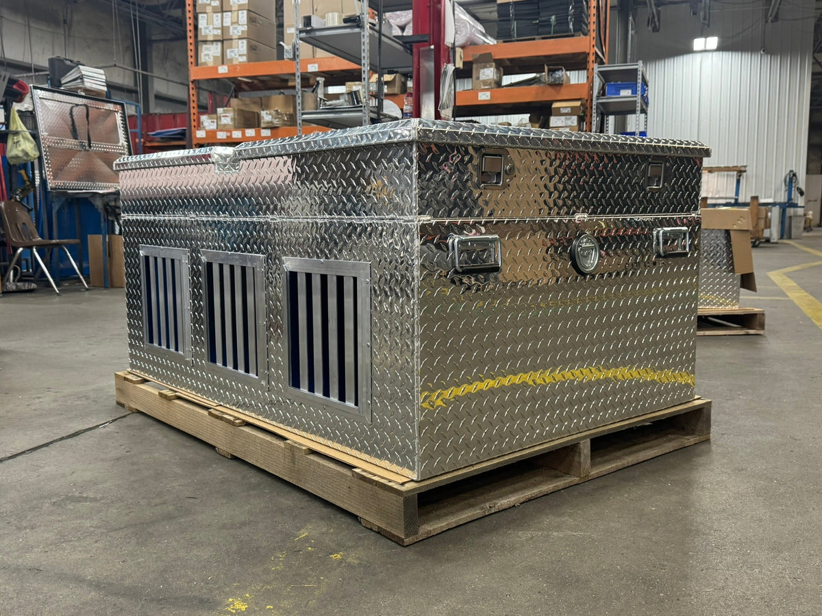 Owens Dog Box 55074 Triple Compartment With Top Storage All Seasons Rear Vents 58"W x 40"D x 26"H - IMG_0712
