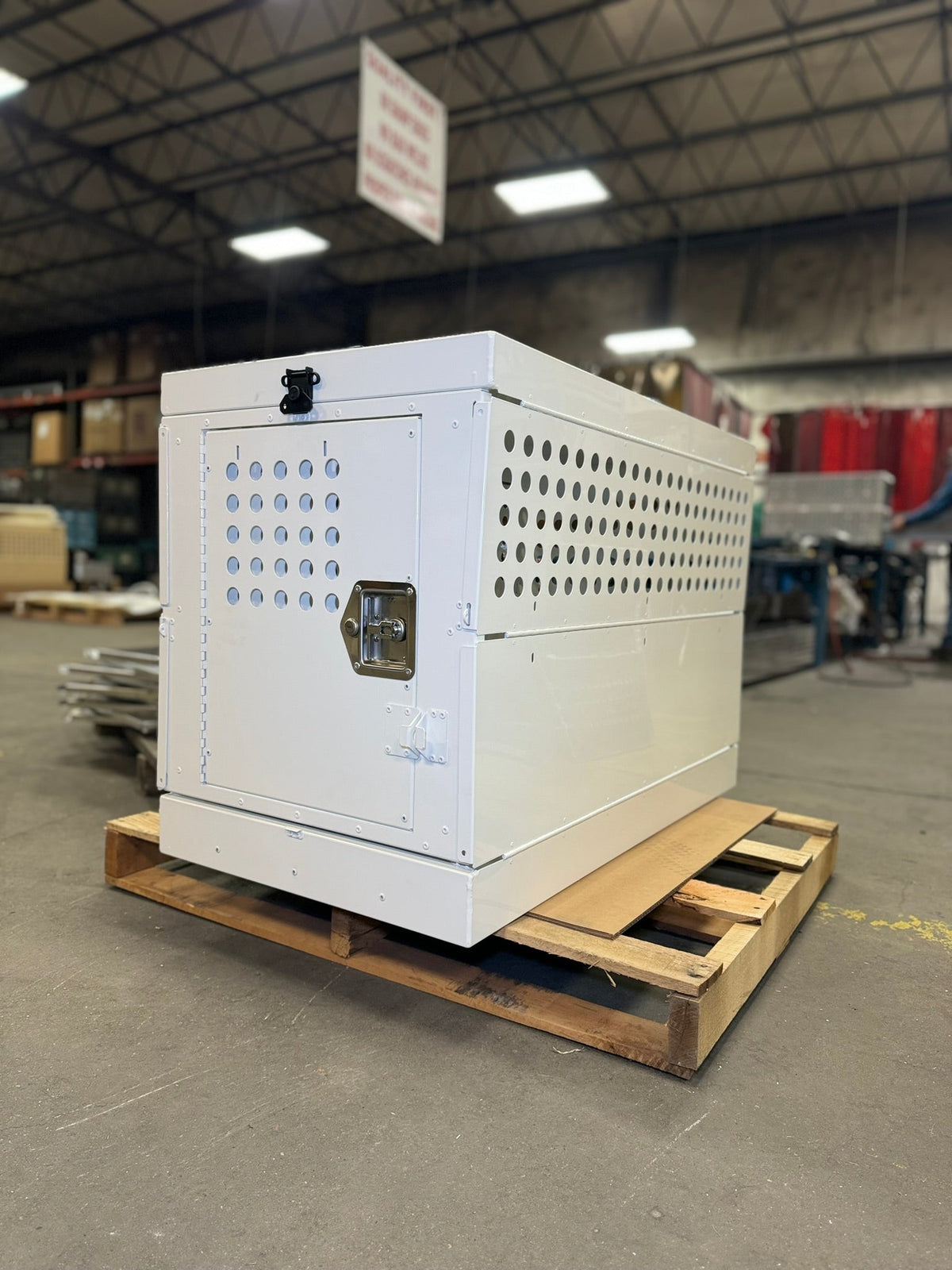 Owens 55318 Professional K9 Series Large Collapsible Working Dog Crate Single Compartment White Mill Finish Aluminum 22.25"W x 34"D x 29"H - IMG_2881_6dcc8e5e-0e8f-4240-a2a4-3120af6d78f8