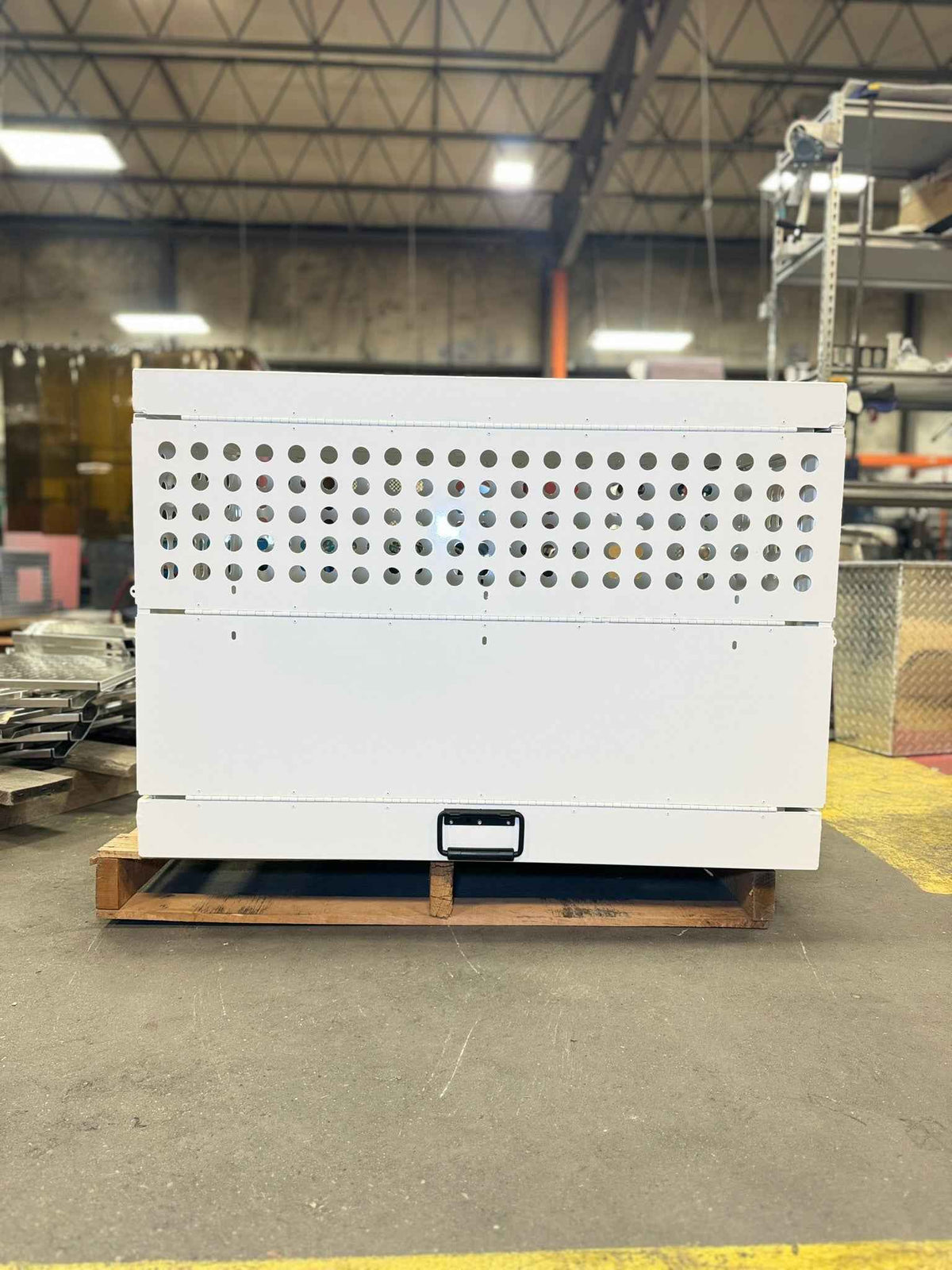 Owens 55305 Professional K9 Series XL Collapsible Working Dog Crate Single Compartment White Mill Finish Aluminum 22.25"W x 41"D x 29"H - IMG_2895