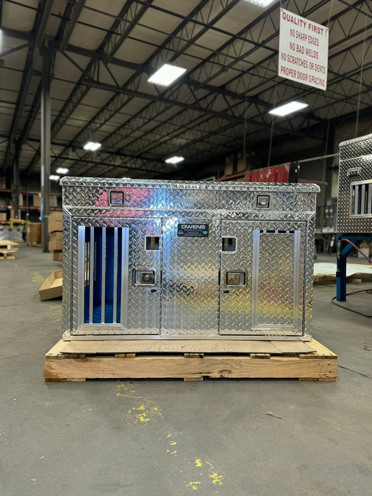 Owens Dog Box 55119 Double Compartment With Top Storage All Season Vents 48"W x 36"D x 31"H - IMG_5024